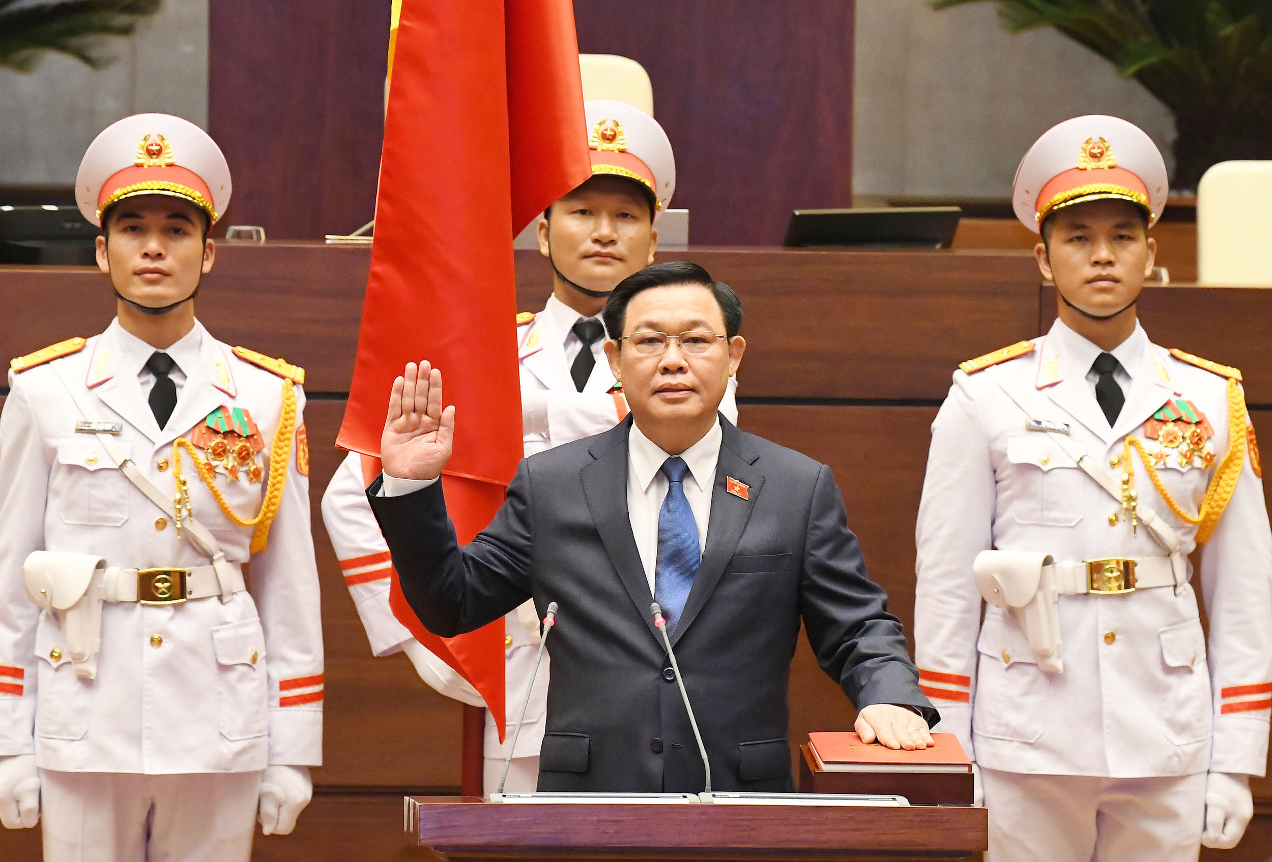 TÓM TẮT TIỂU SỬ ĐỒNG CHÍ VƯƠNG ĐÌNH HUỆ - CHỦ TỊCH QUỐC HỘI NƯỚC CỘNG HOÀ XÃ HỘI CHỦ NGHĨA VIỆT NAM